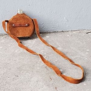 Davy Crockett inspired shoulder bottle